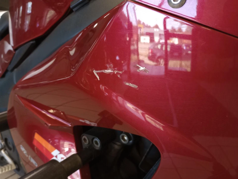 Triumph Sprint St 1050 Sprint St 1050 2005 ABS carenado inferior derecho Foto 3 de 4