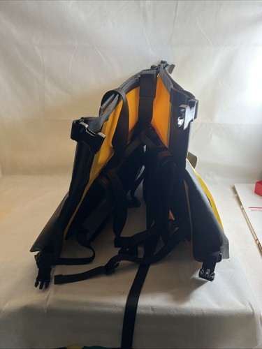Alforja impermeable Wild Heart amarilla y negra tanque 50L - Imagen 8 de 12