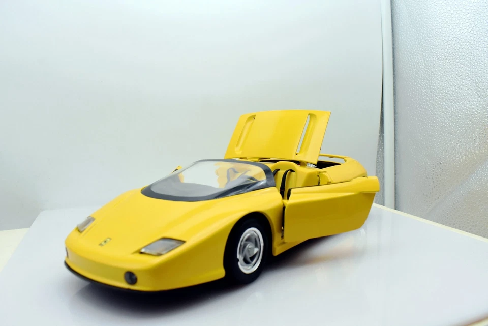 Modellino auto scala 1:18 mythos revell modellismo statico da collezione asta - Immagine 3 di 4