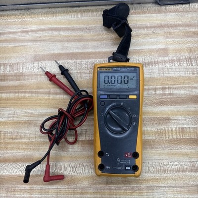 FLUKE 177 TRUE RMS MULTIMETER W/ LEADS & CLIPS - SHIPS FAST