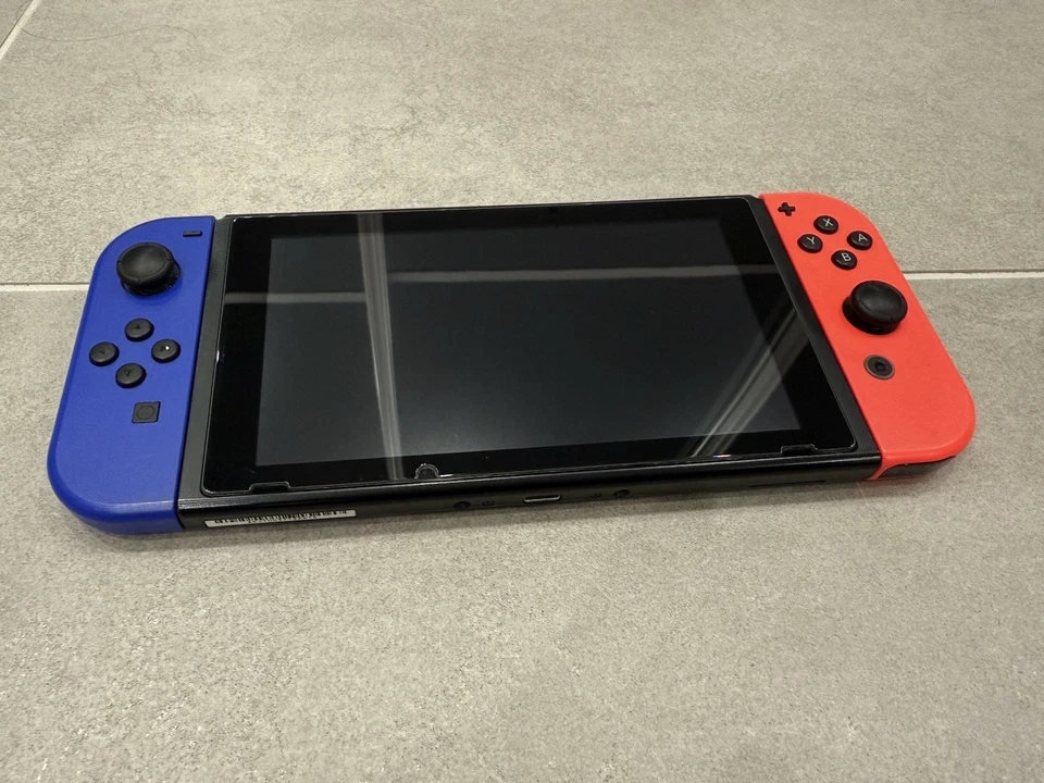 Nintendo Switch - Immagine 2 di 4