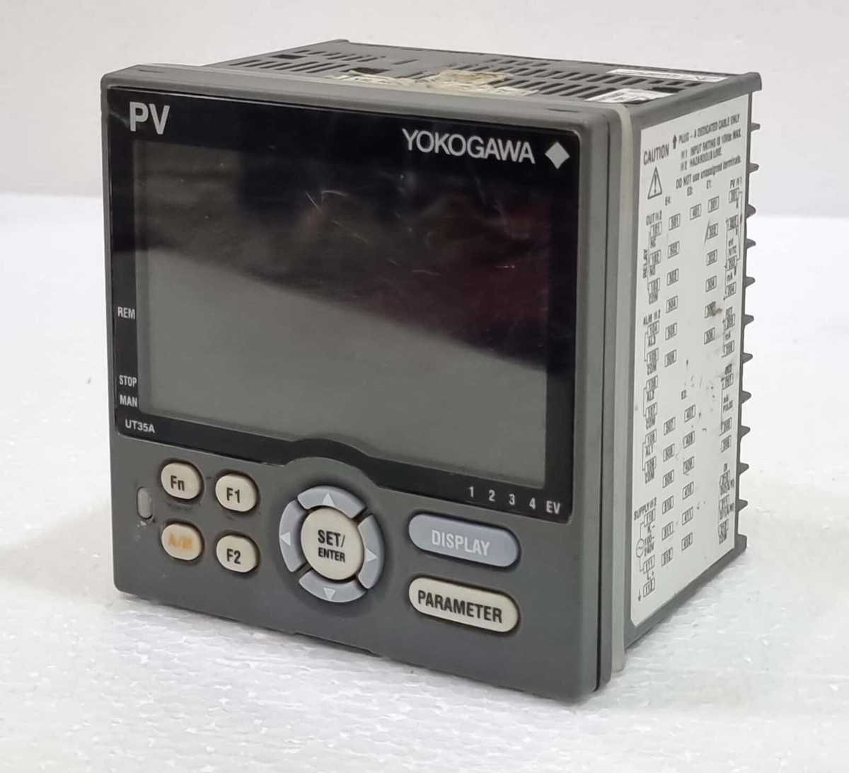 YOKOGAWA UT35A INDICATING CONTROLLER 100-240VAC UT35A-000-11 YOKOGAWA UT35A INDICATING CONTROLLER 100-240VAC UT35A-000-11