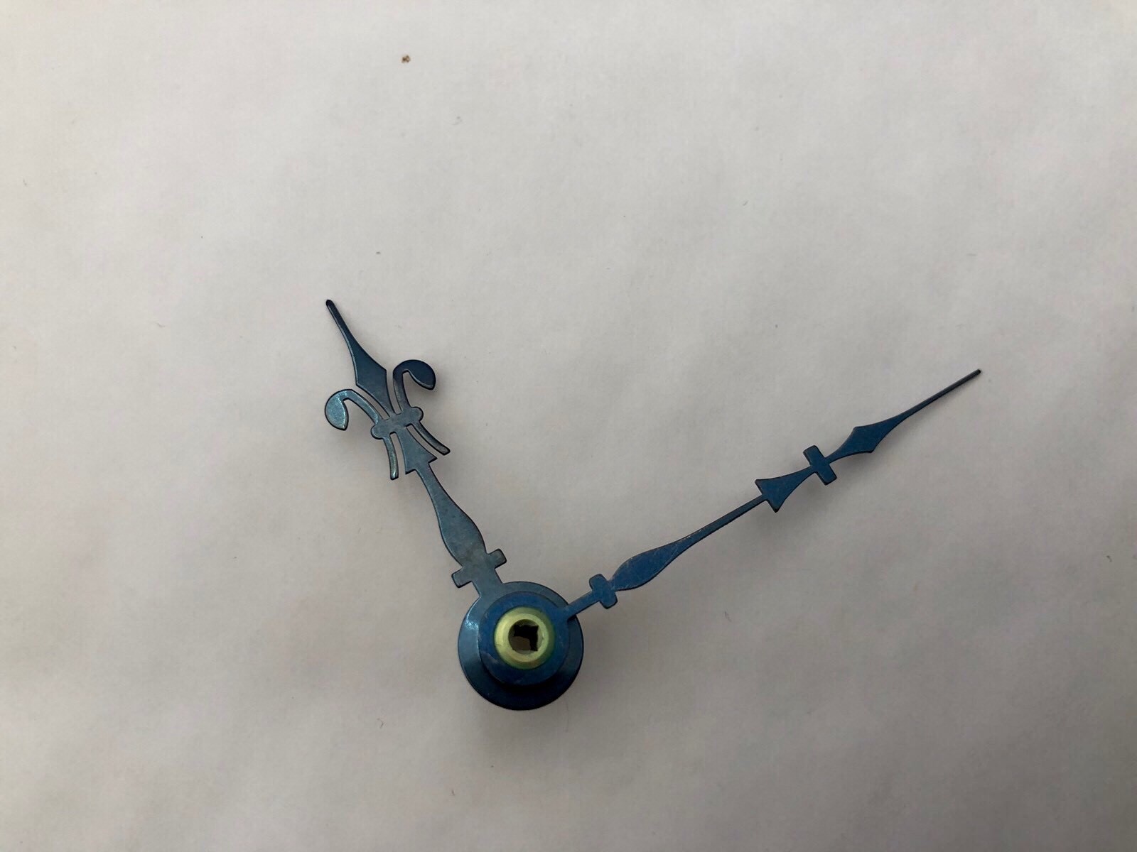 Aiguille renaissance bleue Swiss Made pour horloge mouvement de Paris