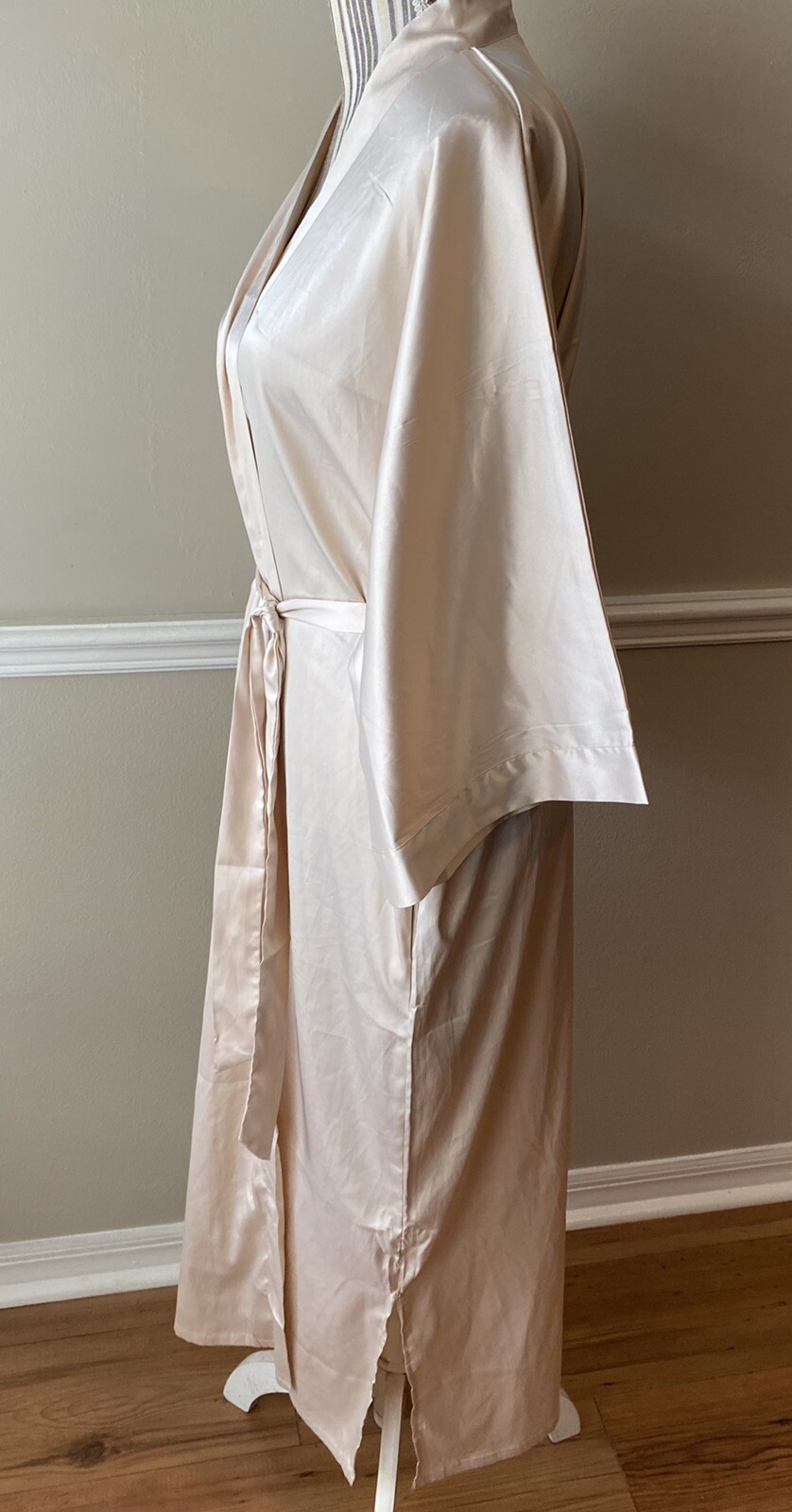 Sioro Womens Robe Size L Large Blush Nude Bridal Satin Tie Belt Pockets Nwt