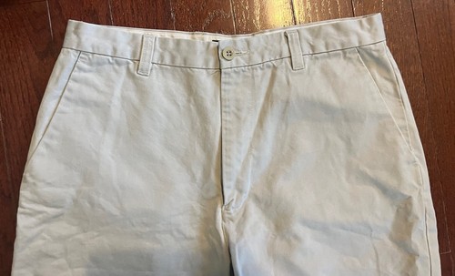 GAP Men's CLEAN CUT Khaki Shorts Sz. 34 - Picture 2 of 5