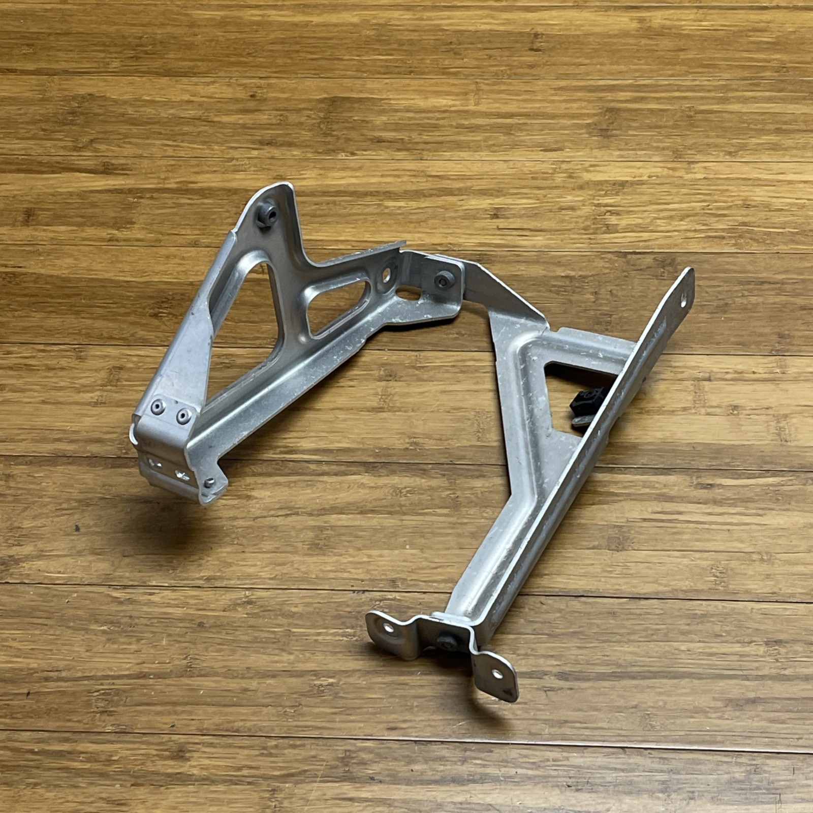 2015 - 2018 BMW i8 I12 Rear Right Quarter Panel Upper Support Bracket OEM