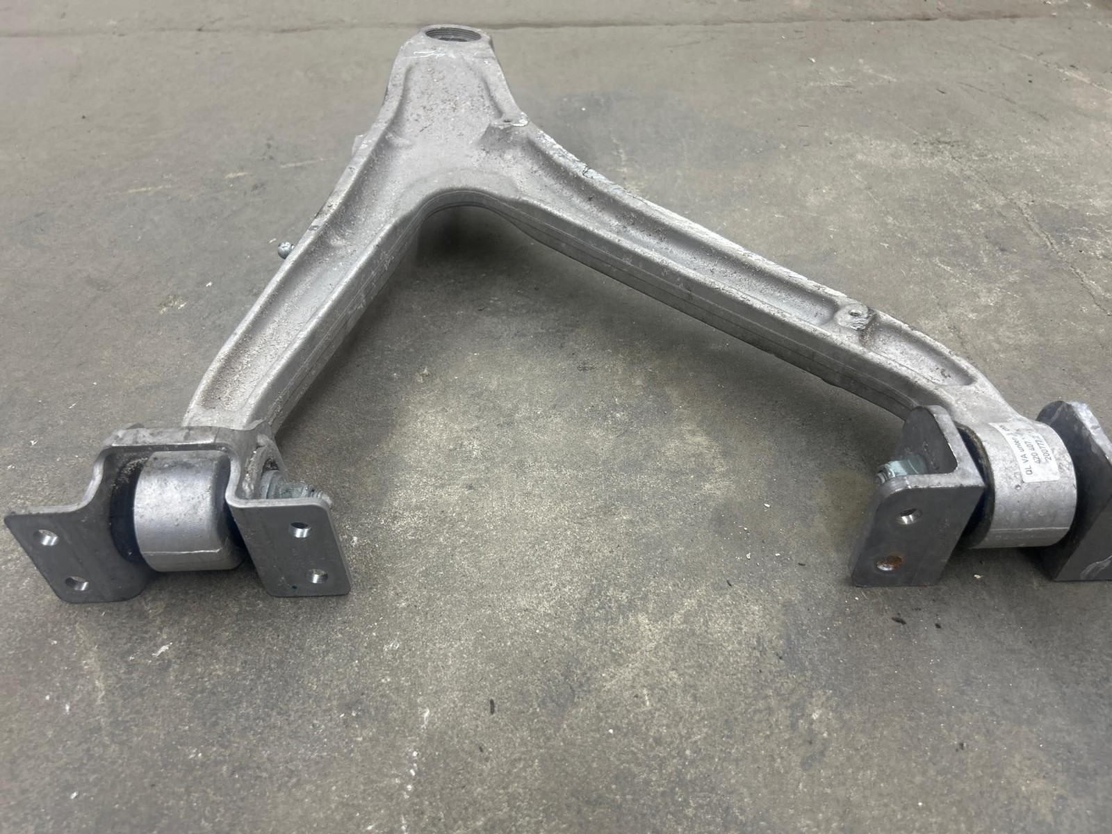 10-15 AUDI R8 4.2L V10 FRONT RH RIGHT LOWER CONTROL ARM 420407156 420407152K (M