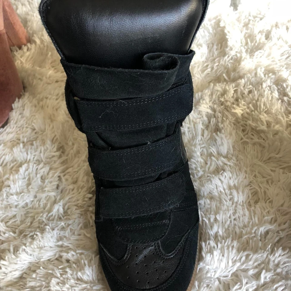 Zapatilla deportiva de cuña 1:1 negra inspirada en Isabel Marant Foto 2 de 4