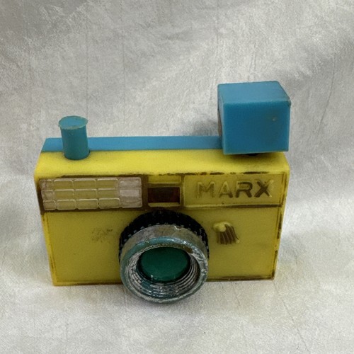 Vintage Marx blue/yellow instamatic toy camera Working Action - Picture 3 of 7