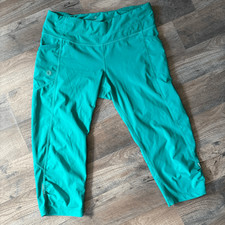 Athleta S Green Athletic Yoga Capri Pants Preppy Sporty Athleisure Blokettecore