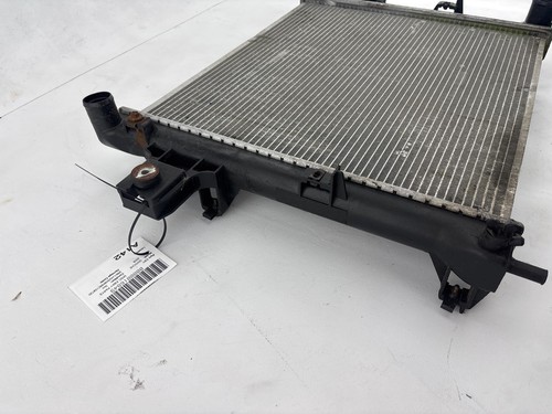 2005 - 2010 Jeep Grand Cherokee 3.7L Engine Cooling Radiator Assembly Oem - Picture 4 of 9