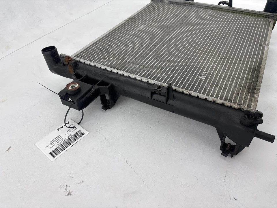 2005 - 2010 Jeep Grand Cherokee 3.7L Engine Cooling Radiator Assembly Oem - Image 4 of 4