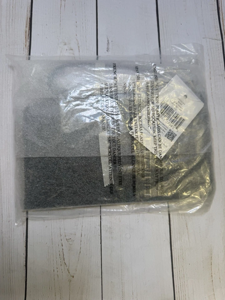 Kate Spade New York Negro Lucy Brillo Mediano Cremallera L 8x5” Precio de venta sugerido por el fabricante 139 USD Nuevo con etiquetas Foto 3 de 4