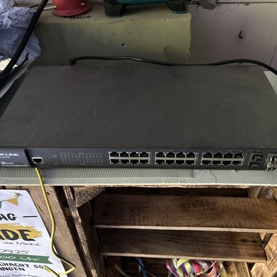 TP-LINK JetStream TL-SG3424P 24-Port Gigabit and 4-Port 10 Switch - Schwarz
