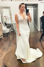 Beautiful wedding dress Isabelle Armstrong size 6 white perfect condition