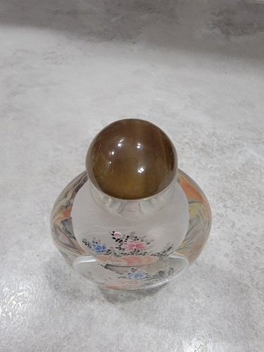 BEAUTIFUL CHINESE GLASS OVERLAY SNUFF BOTTLE HAND PAINTED KITTENS REVERSE SIGNED - Picture 3 of 5