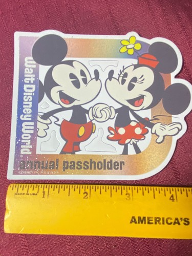 Disney PASSHOLDER Magnet...Exklusiv mit inaktiver APP...Minnie & Mickey in Big D - Bild 2 von 4