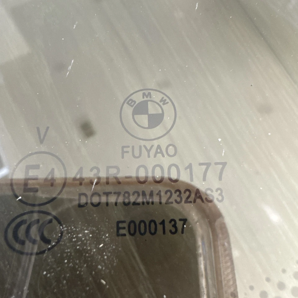 Vidrio cuarto ventana lateral pasajero trasero derecho BMW X1 16-22 OEM Foto 2 de 4