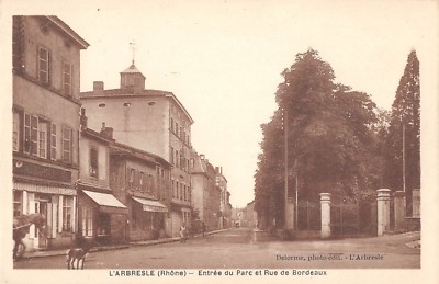 Ancienne Carte Postale L'Arbresle (69) – Parc Et Rue De Bordeaux – Début 1900