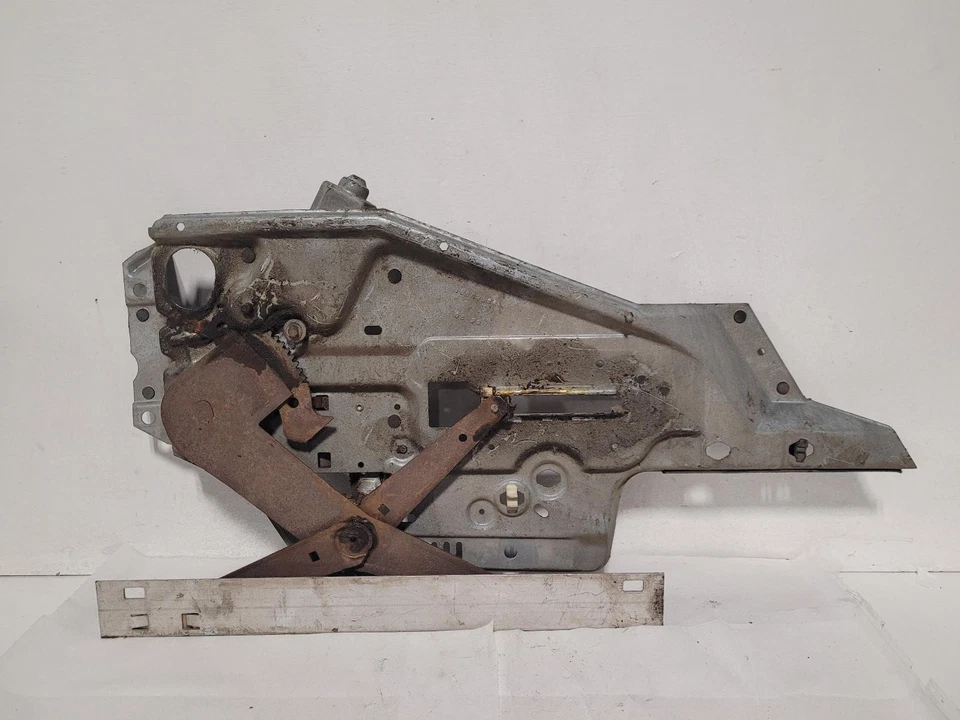 Used Rear Right Door Window Regulator Rear fits: 1993 Buick Park avenue Rear Rig - Image 2 of 4