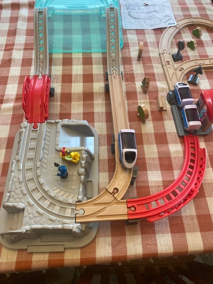 Полный набор интерактивных ведер Hape City Wooden Train - отличное состояние товара - Изображение 2 из 4