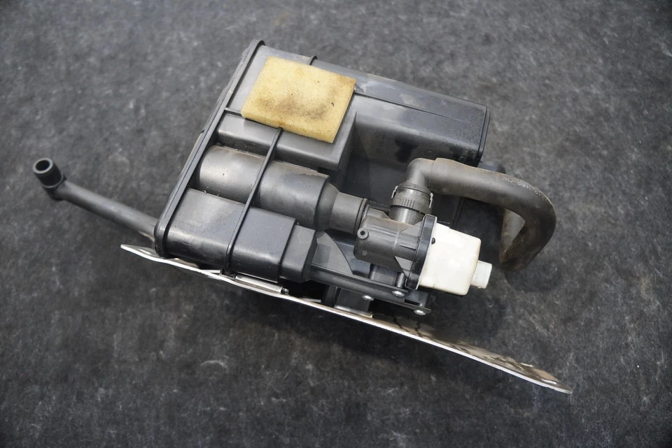 Evaporador de bote de carbón de vapor de combustible 11K0057CP OEM McLaren 570S 2018 Foto 2 de 4