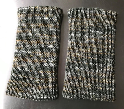 Handgefertigte fertige Stulpen Grüntöne weich super warm für den Winter