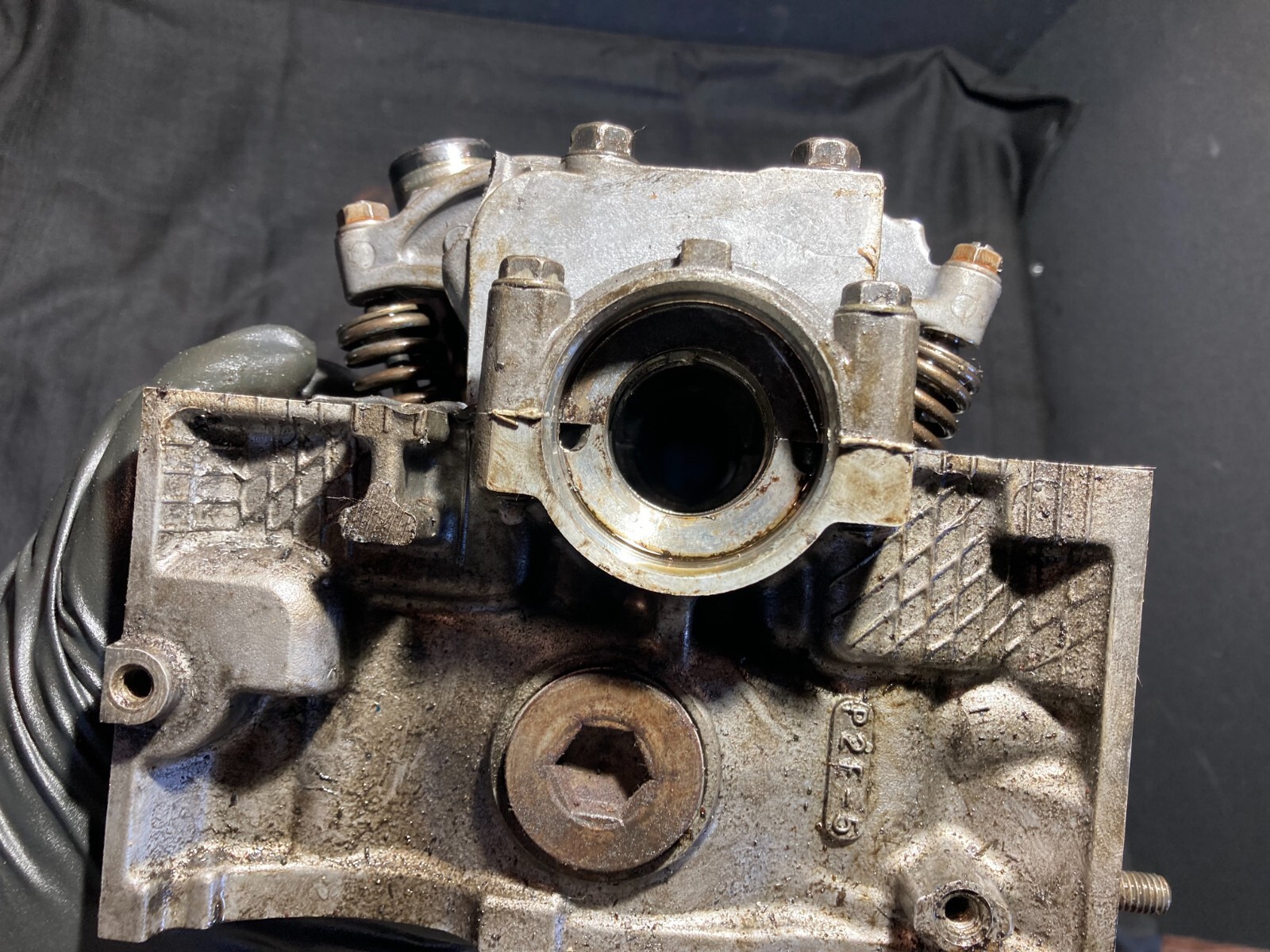 19962000 1.6L Honda Civic Del Sol D16Y7 Cylinder head (some damage) eBay