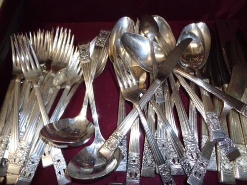 Oneida Coronation Silverplate Flatware Forks Knives Spoons 132 pc Set Box Chest