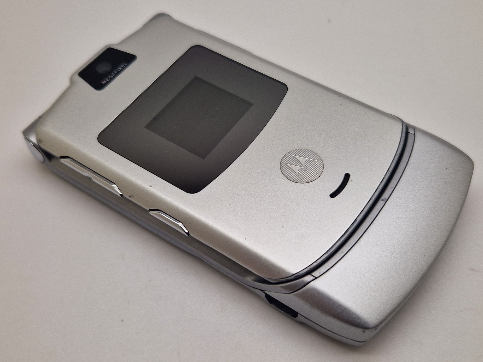 Very Little Wear Motorola RAZR V3 Silver (Unlocked) Mobile Phone (WORKING 2026)