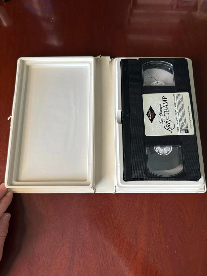 1987 RARE!! Vintage Walt Disney Classic Black Diamond VHS Lady And The Tramp - Image 3 of 4