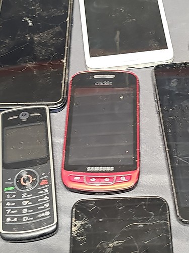 Lot de téléphones portables mix POUR PIECES SEULEMENT #87 - Photo 5 sur 9