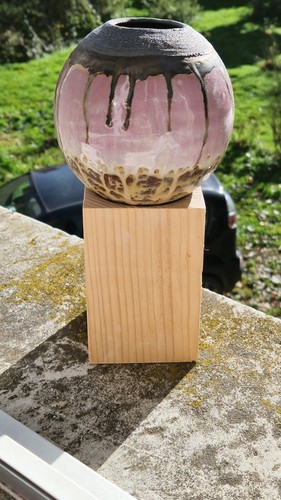 ROTATING SPHERICAL VASE FOR