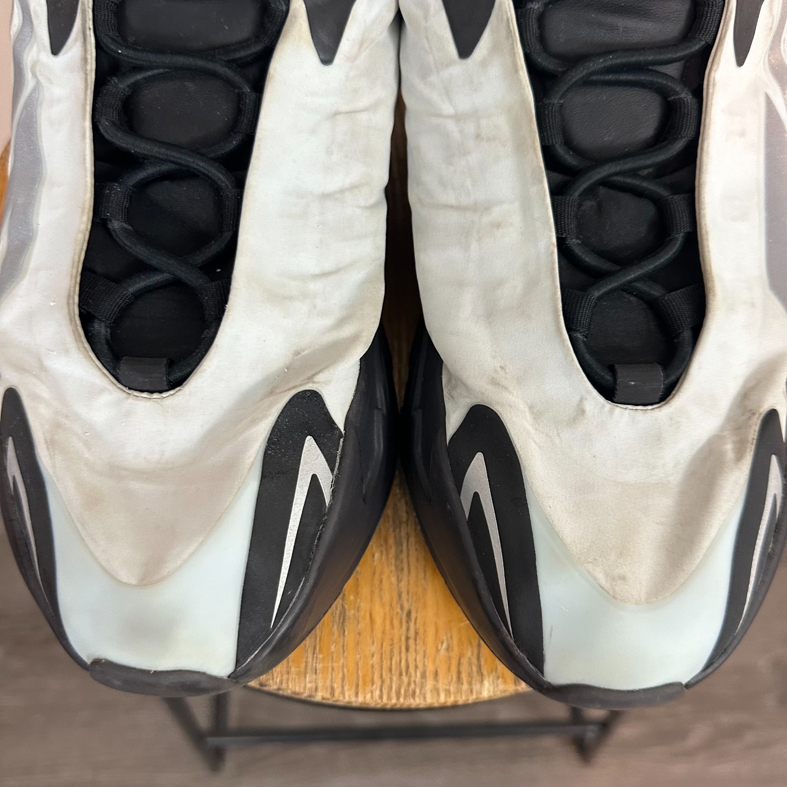 Adidas Yeezy Boost 700 MNVN GZ0711 Men 12 Casual Shoes Silver Nylon Sneaker Read thumbnail 3