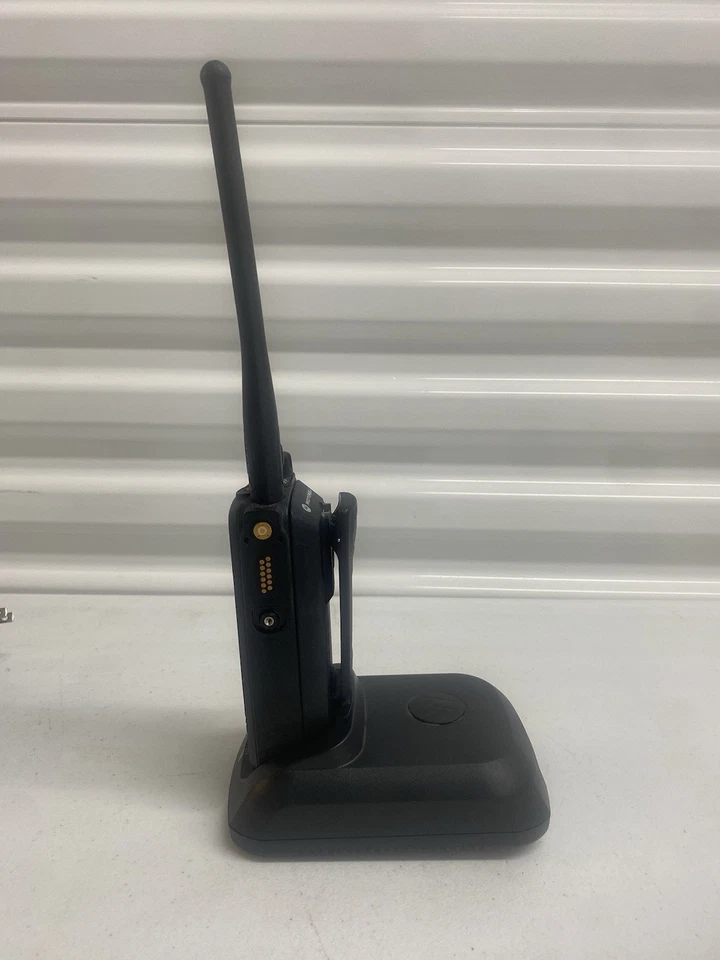 MOTOROLA MOTOTRBO XPR 6550 VHF 136-174 MHz TDMA DMR 2 Way Radio AAH55JDH9LA1AN - Image 3 of 4