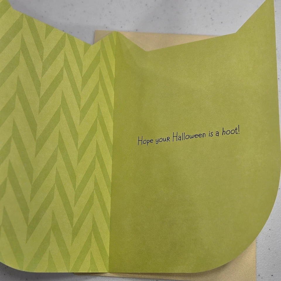 Tarjeta de felicitación Hallmark Halloween 8"x5.5" Hope Happy Owl Hoot con sobre hecha en EE. UU. Foto 4 de 4