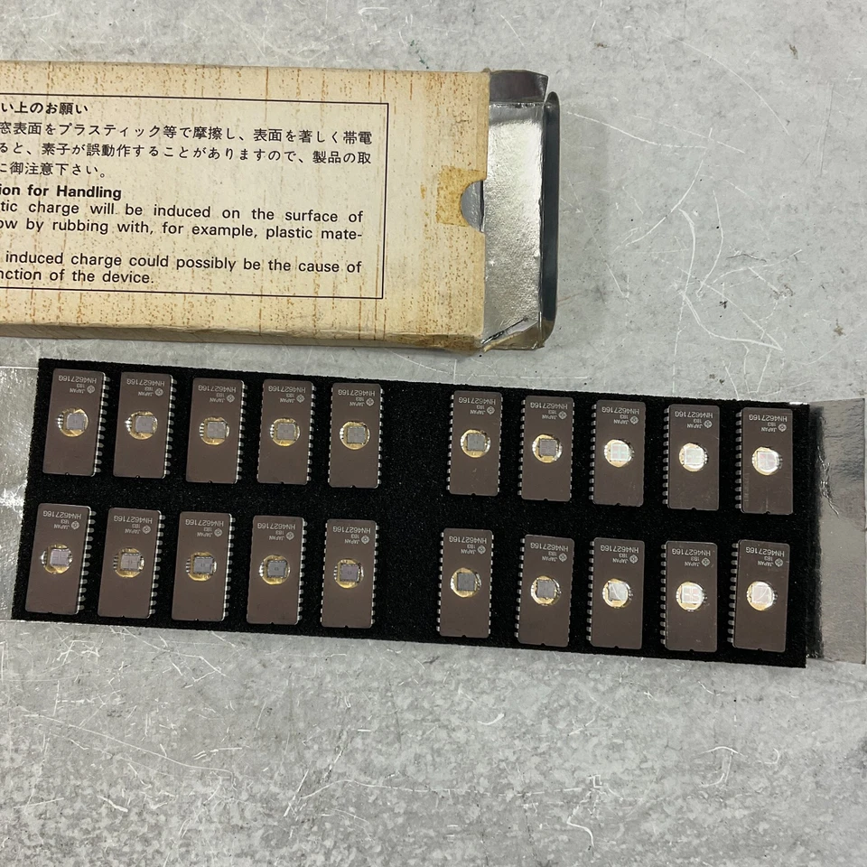 Lot of 40 Hitachi Semiconductor HN462716G 24 Pin 1B3 8 Bit Rom Chips Japan - Image 3 of 3