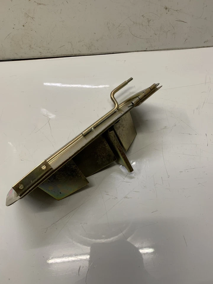 Solapa de puerta de ventilación de aire fresco MGB GT y Roadster HZA3924 1962-1972 también MGC GT y RDS Foto 2 de 4