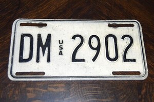 VINTAGE! U.S.A. GOVERNMENT LICENSE PLATE IN ORIGINAL CONDITION - Antique!