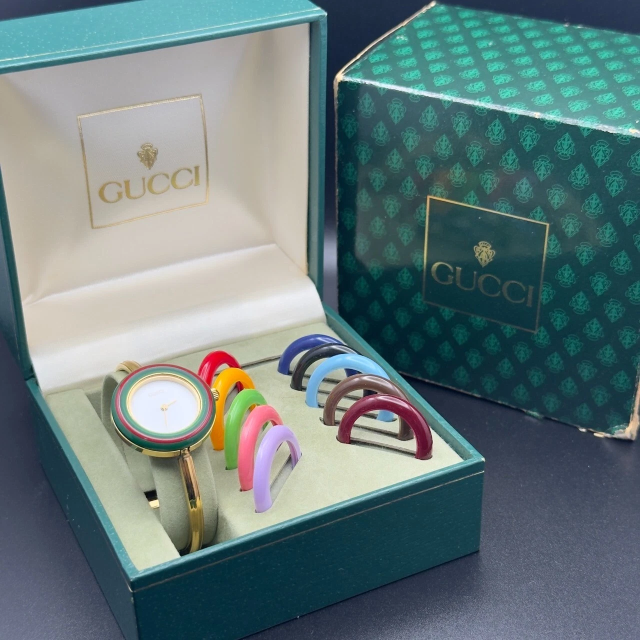Montre femme Gucci lunette changeante 11 couleurs cadran blanc/or dans sa boîte placage quartz