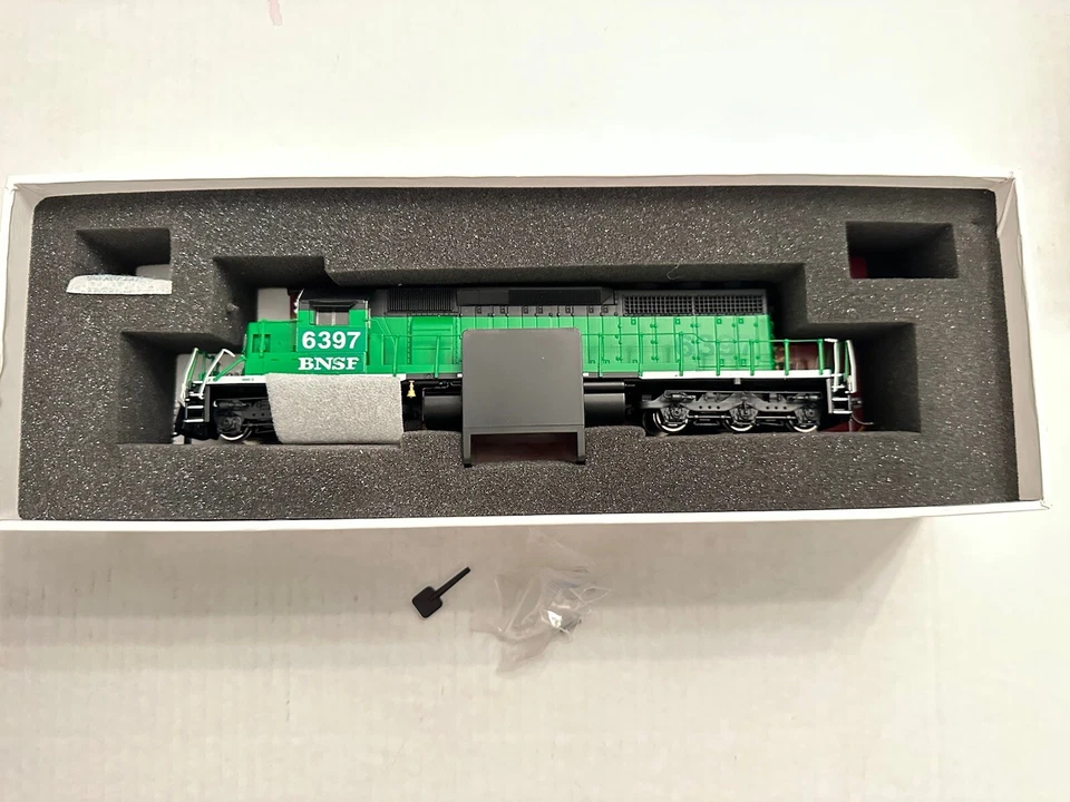 Broadway Limited HO 703 EMD SD40-2 BNSF #6397 Locomotive - Image 3 of 4