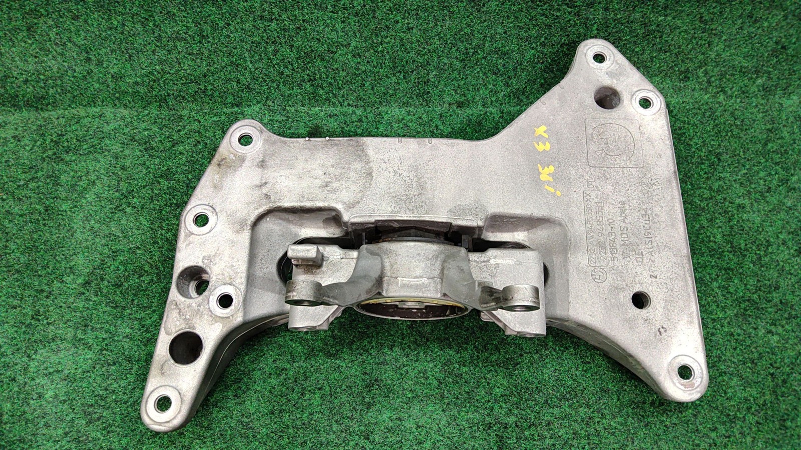 2018-2024 BMW X3 2.0L RWD  Transmission Mount Support Bracket OEM 22326862577