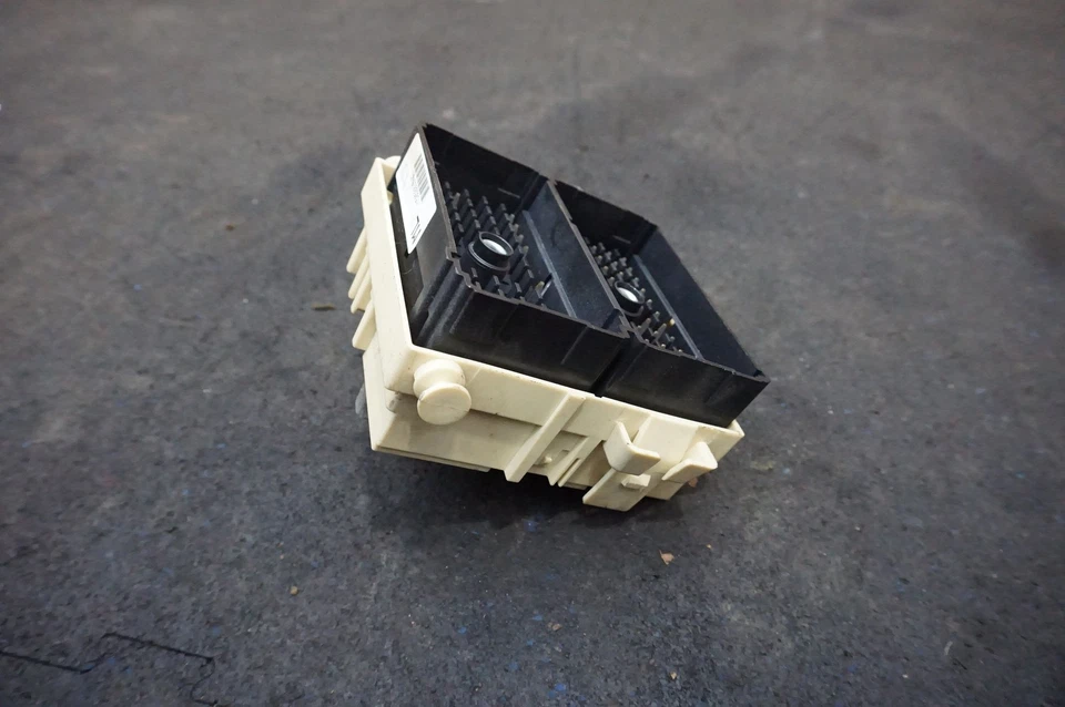 Cabin Relay Junction Fuse Box Assembly OEM 15058035 Hummer H2 2003-05 - Image 2 of 4