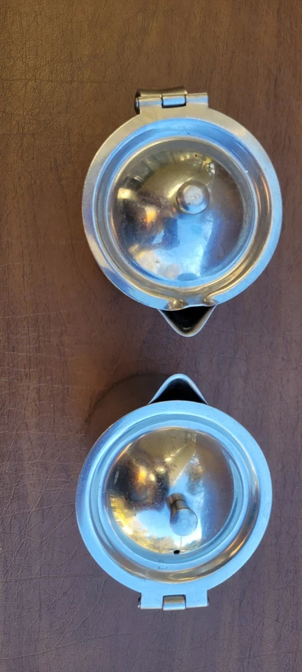 Dos tapas con bisagras crema de acero inoxidable vintage Bloomfield Industries EE. UU. 8 OZ Foto 3 de 4