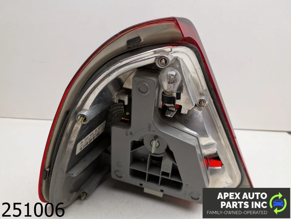 Lámpara de luz trasera derecha OEM 1998-2000 MERCEDES C230 2,3 L 2028203764 Foto 4 de 4