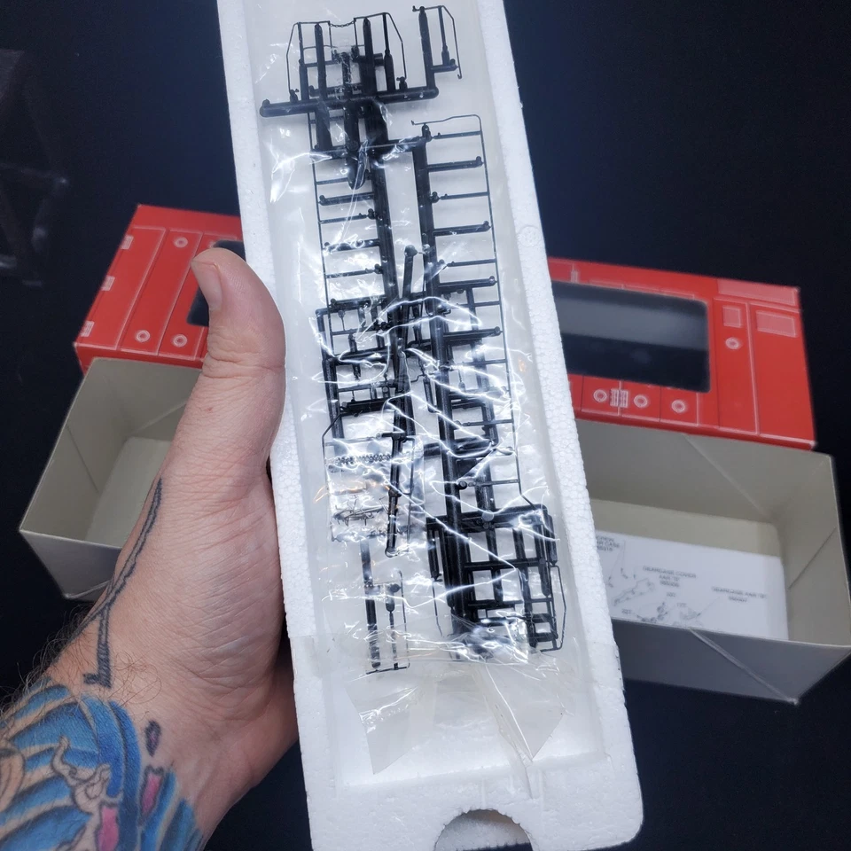 Atlas 8650 HO Undecorated (AAR Type B) Powered GE U23B Diesel Locomotive New - Image 4 of 4