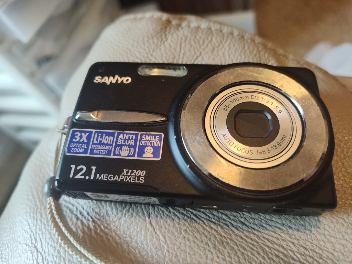 Sanyo Digital Camera VPC X1200 BLACK 12.1 MP Slim Clean For
