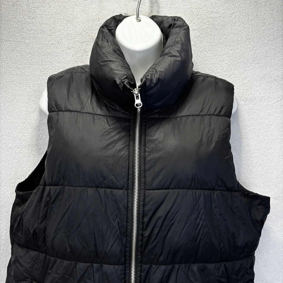 Chaleco acolchado Old Navy para mujer grande negro aislado cremallera forrado de lana cálido invierno Foto 2 de 4