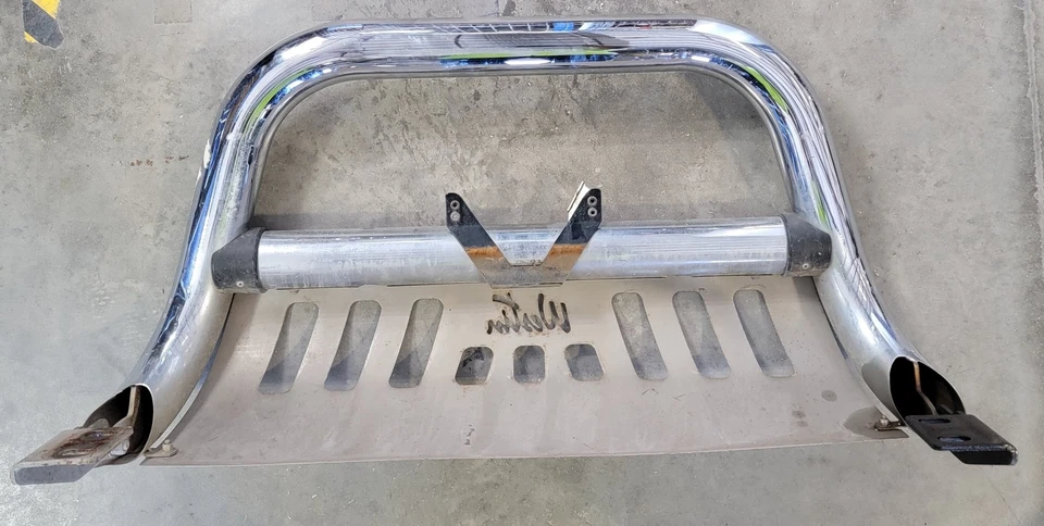 Protector de parachoques central Westin solo camioneta local para Toyota Tundra 2015 Foto 3 de 3