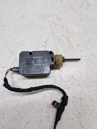 Fuel tank cap lock motor